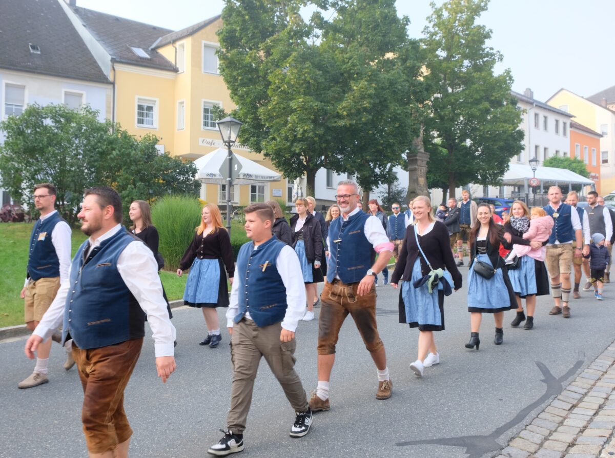 „Oh Kirwa lou ned nou“ – Der Eschenbacher Kirwa-Verein ist ein Garant des Brauchtums