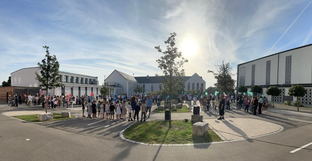 65 ABC-Schützen schicken Wünsche und Hoffnungen in den Himmel