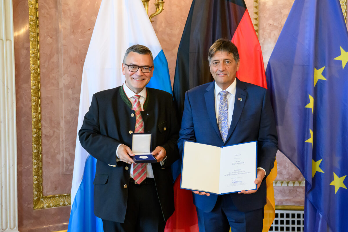 Auszeichnung für die Bürgermeister Edgar Knobloch und Hans-Martin Schertl