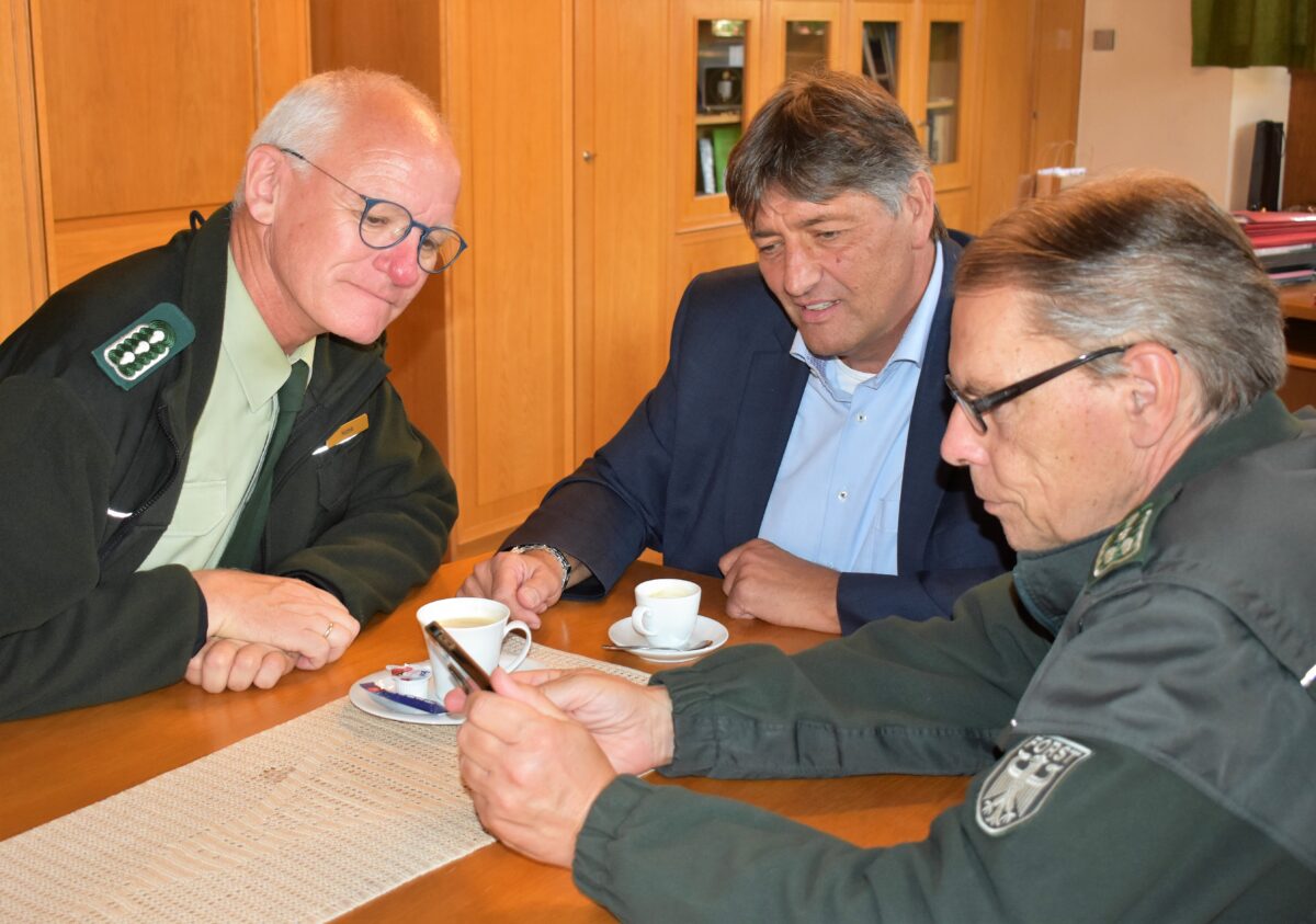 Offenes Ohr für Wolfsfreunde und -hasser