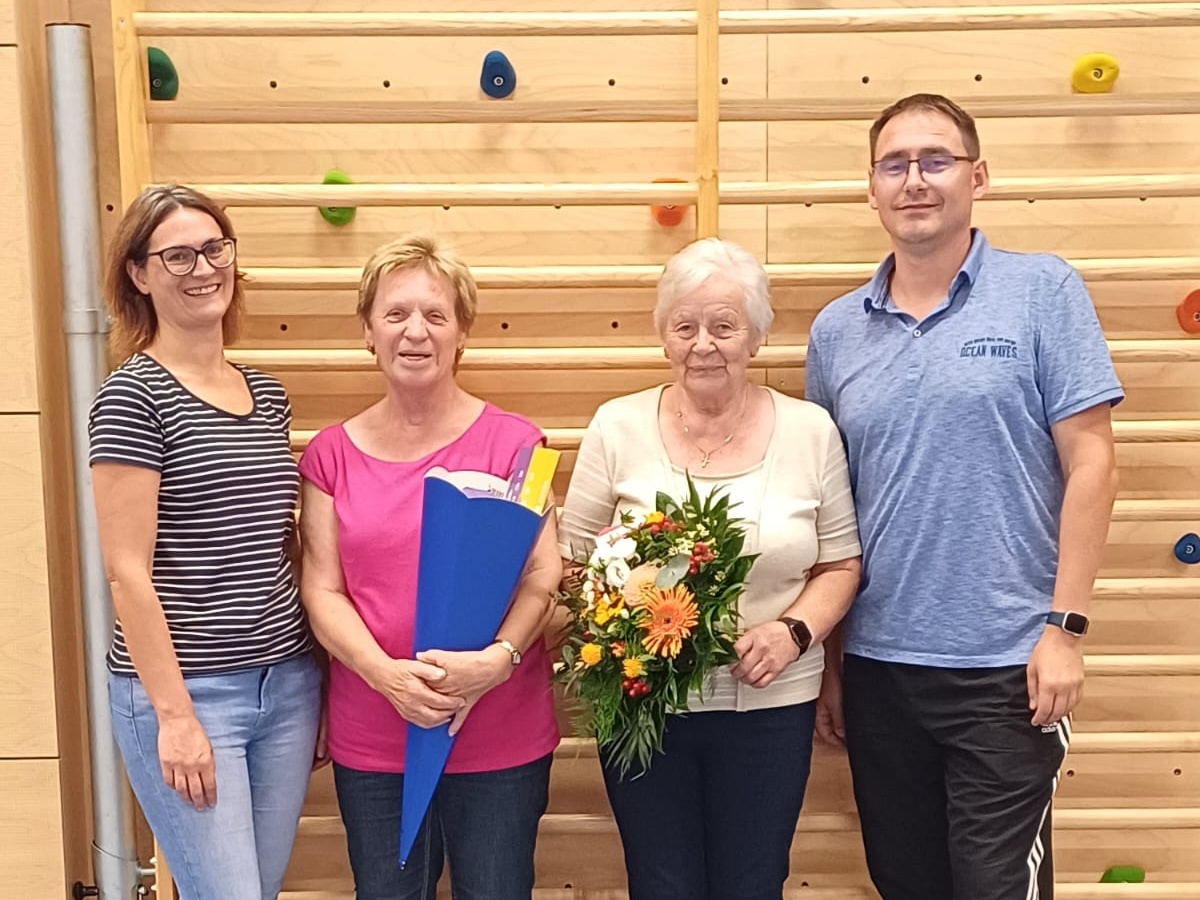 Flossenbürger Turner verabschieden sich von Vorturnerin Dora Birkner