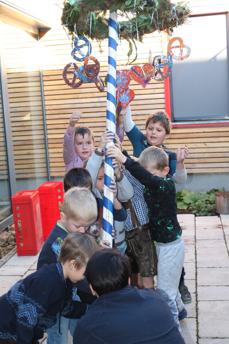 „Kirwabaum“ im Kinderhaus