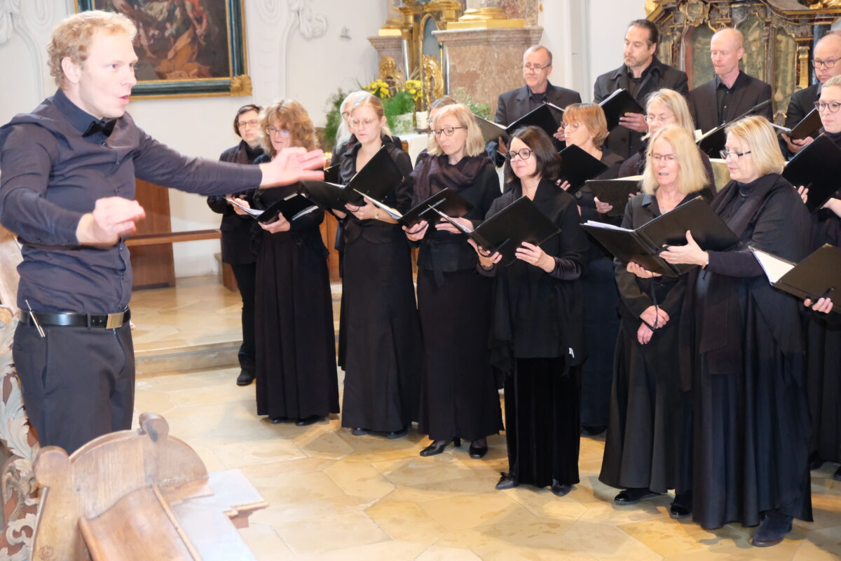 „Lauter Lieben“ präsentiert von dem Amadeus-Chor Neuendettelsau