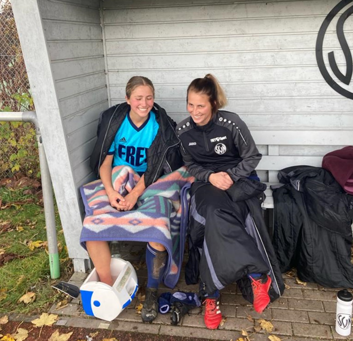 Neusorger SV-Fußballdamen feiern nach furiosem Start sicheren Heimsieg