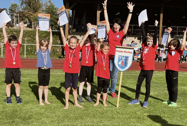 Bezirksfinale Kinderleichtathletik: alle helfen zusammen, alle haben Spaß beim Sport