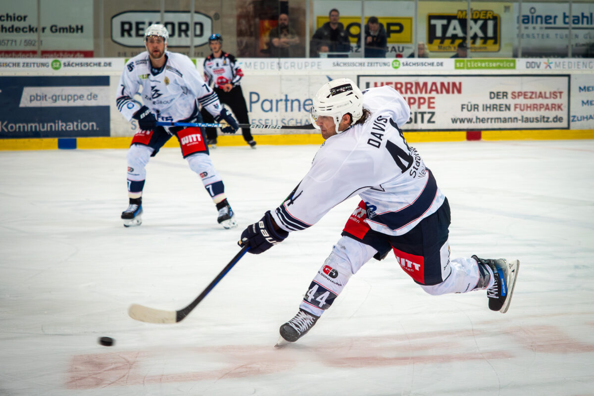 Blue Devils Weiden: Harten Fight in Garmisch gewonnen