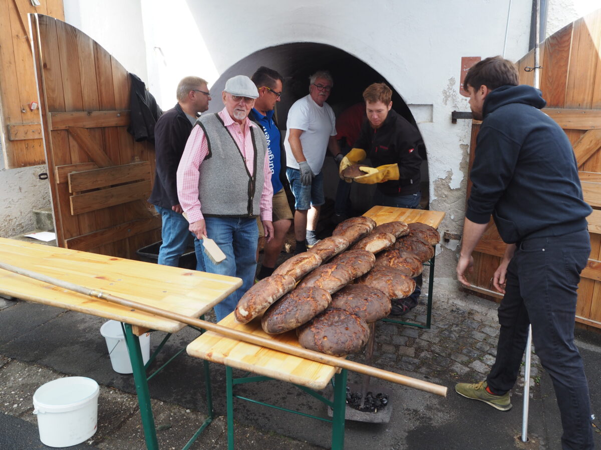 Ein letztes Mal Brot aus dem Neustädter Backofen