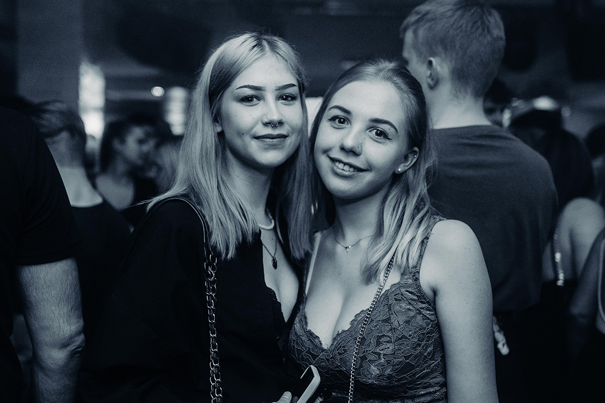 Bildergalerie: Feiern bei der Blackedout Party in Weiden