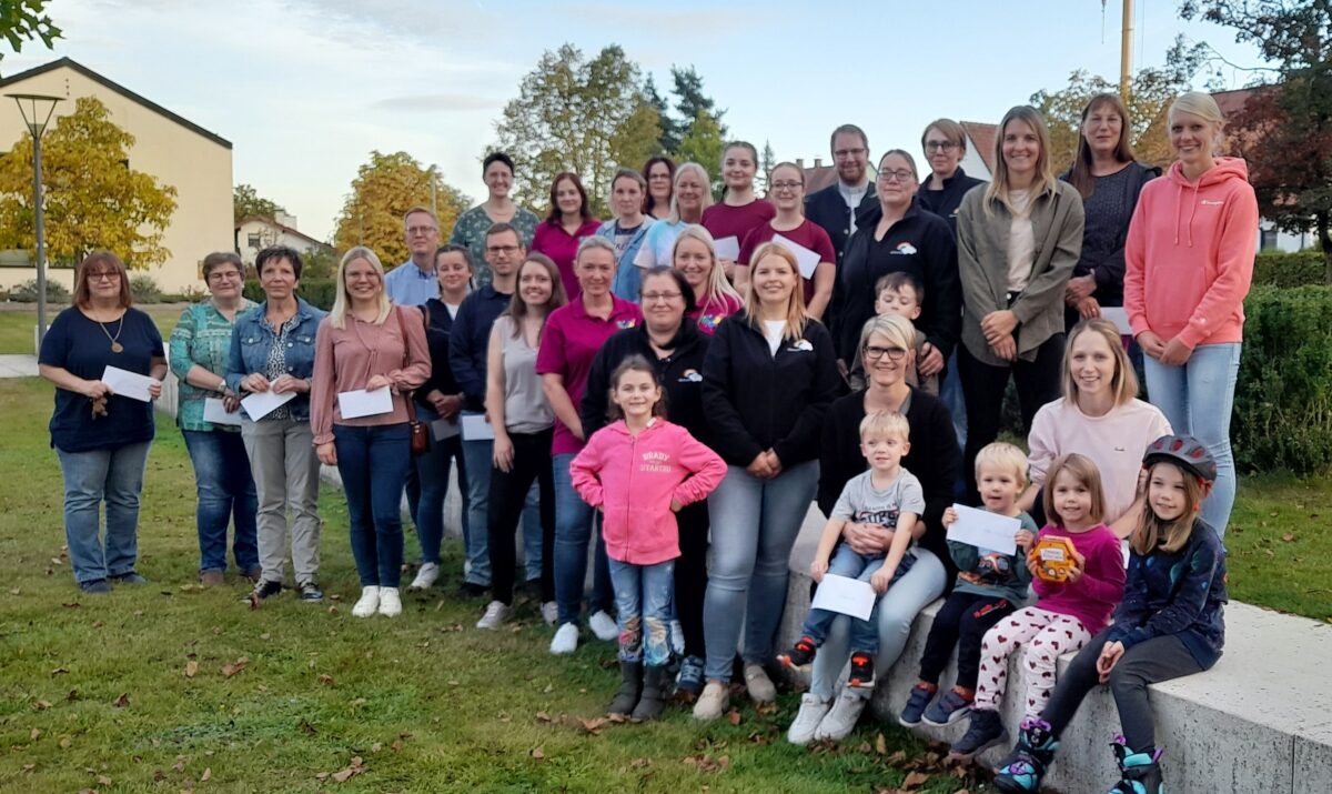 Spendenübergabe vom Grafenwöhrer Kindersachenflohmarkt