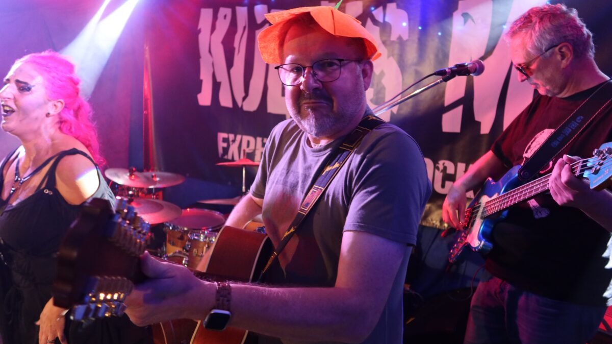 „Kubus M“ auf der Halloween-„Live Stage“
