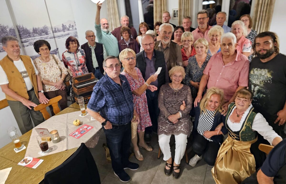 Musikanten-Stammtisch spielt in der „Fantasie“ für Kinderkrebshilfe