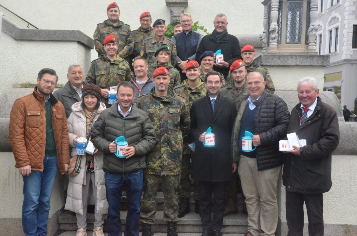 Stadträte und Abgeordnete sammeln für Volksbund Deutsche Kriegsgräberfürsorge
