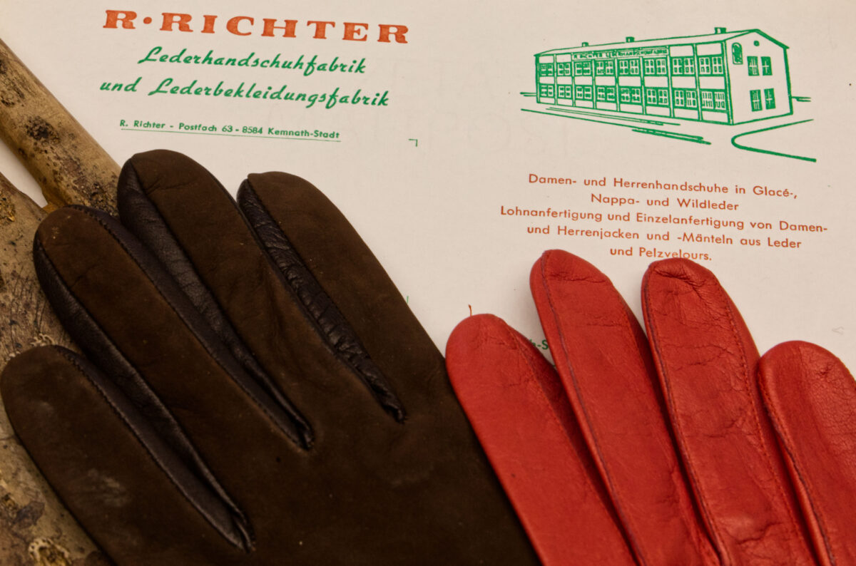 Ausstellung: „Aus dem Sudetenland in die Oberpfalz – Die Lederhandschuhfabrik Richter“