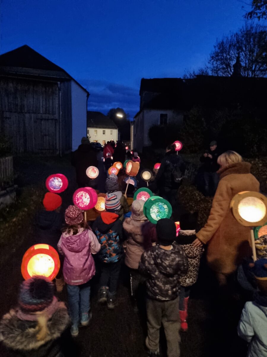 Leuchtende Tradition für Kinder