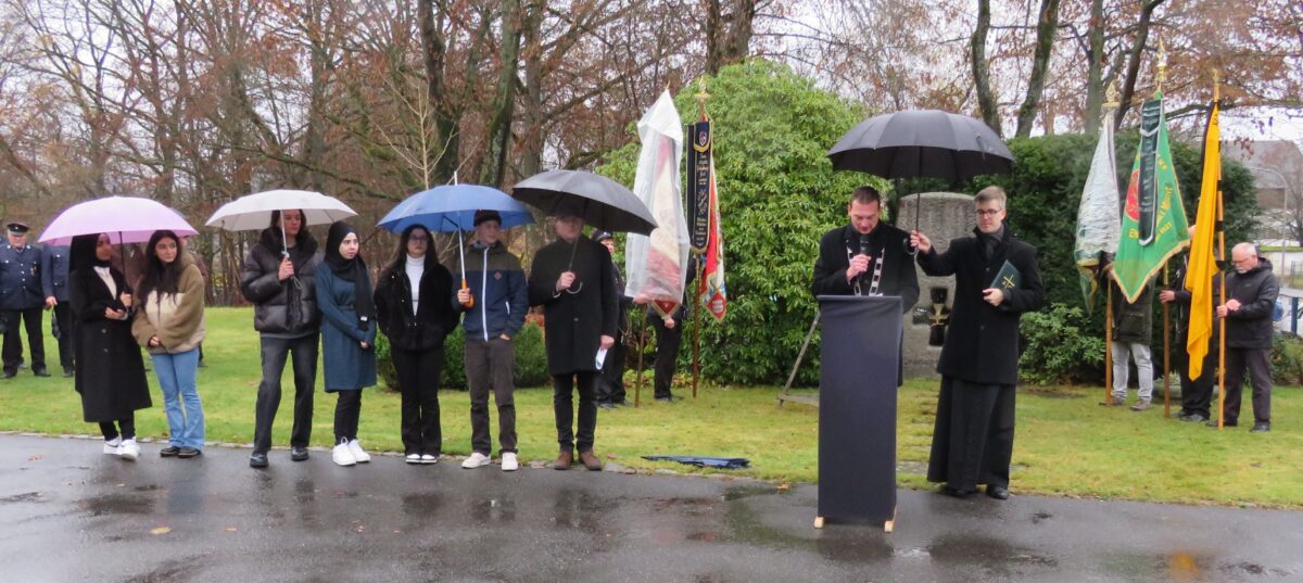Mahnung für den Frieden am Kriegerdenkmal