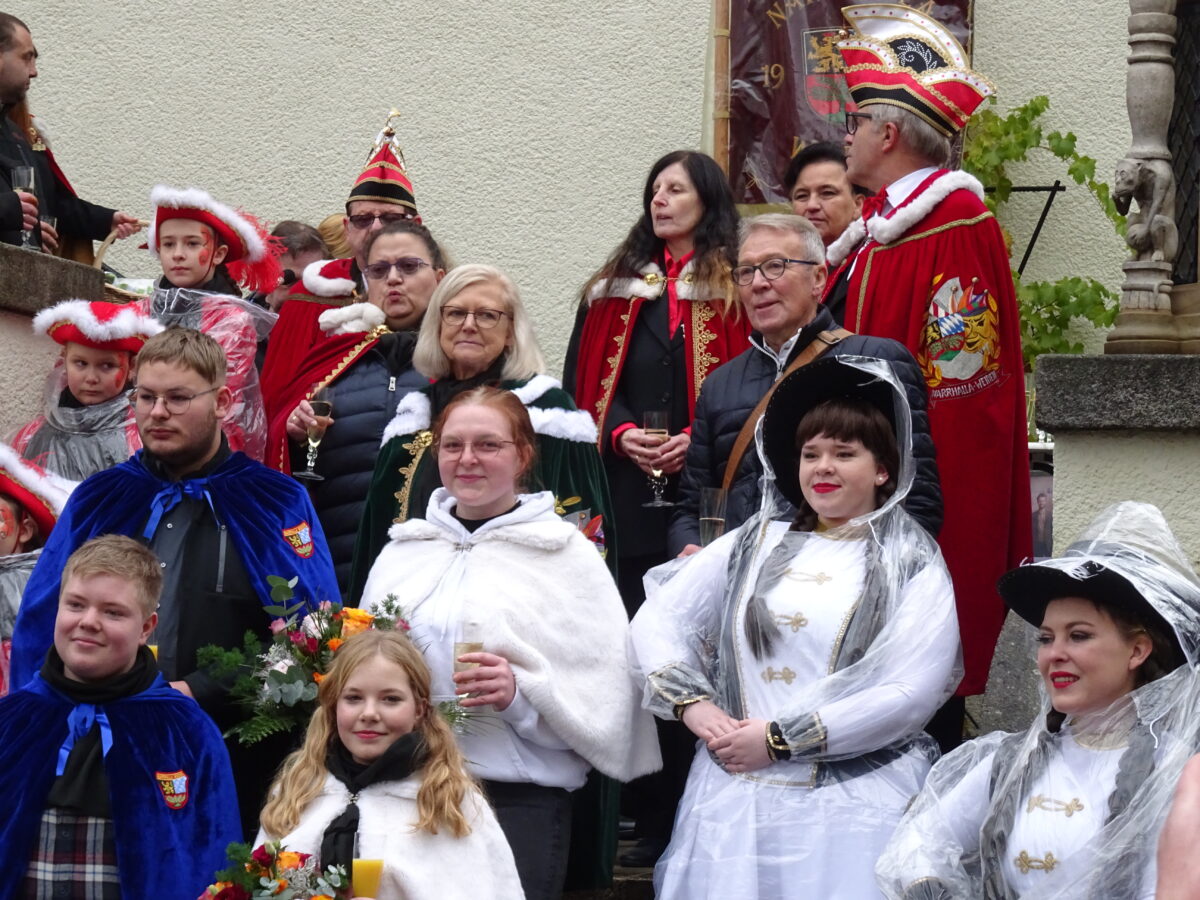 Weidener Prinzenpaare: Stadtkasse und Schlüssel zum Rathaus erhalten