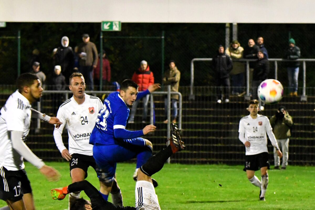 Tabellenführer SpVgg SV Weiden lässt im Derby gegen den SC Luhe-Wildenau nichts anbrennen