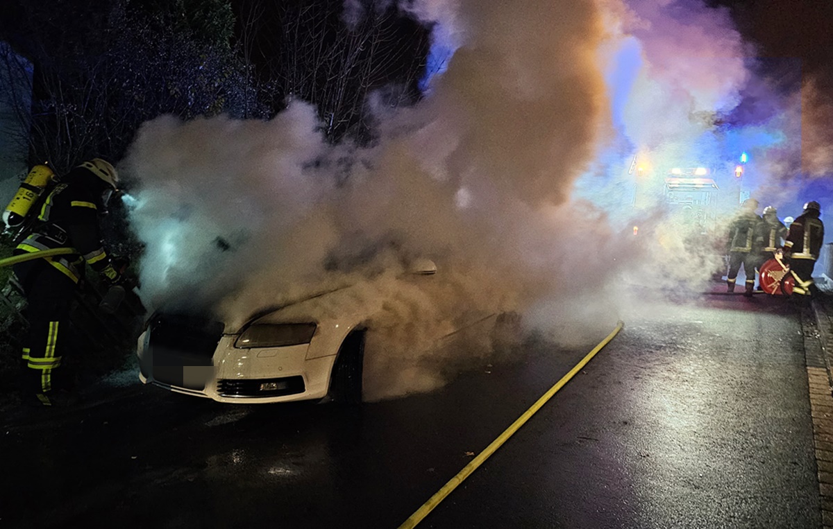 Fahrzeugbrand endet in Totalschaden