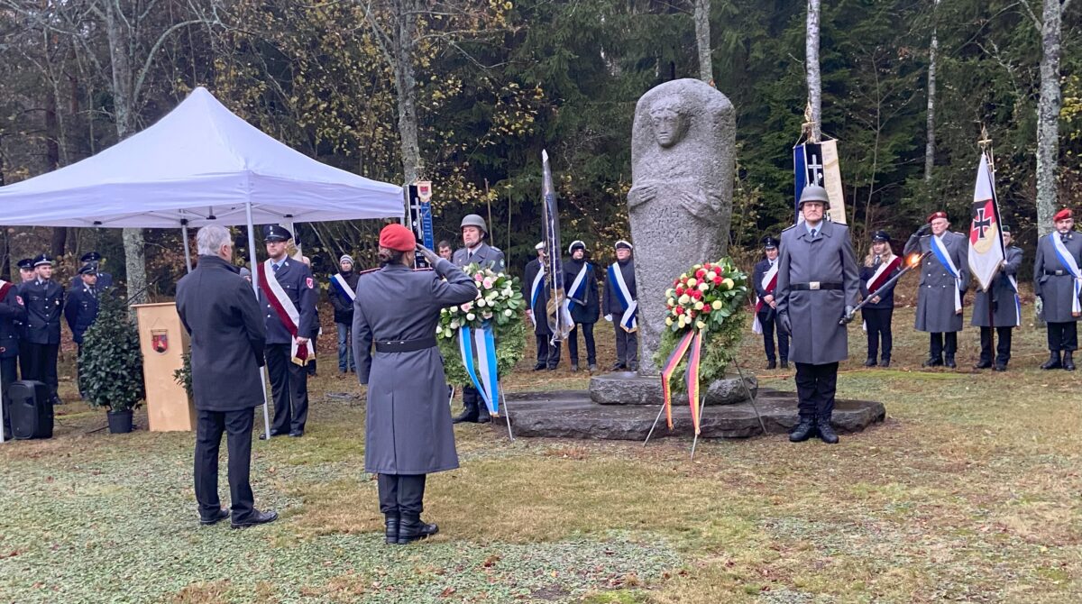 Volkstrauertag in Flossenbürg: Gemeinsames Gedenken an die Opfer von Krieg und Gewalt