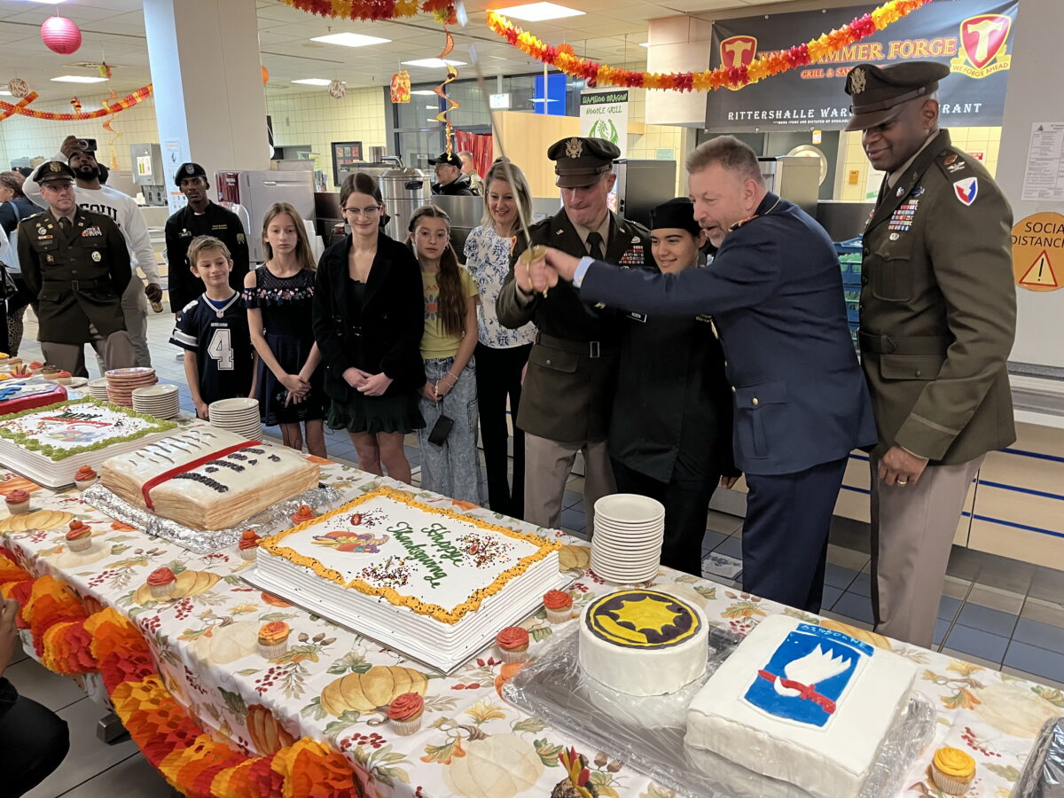 US-Armee serviert Thanksgiving-Lunch
