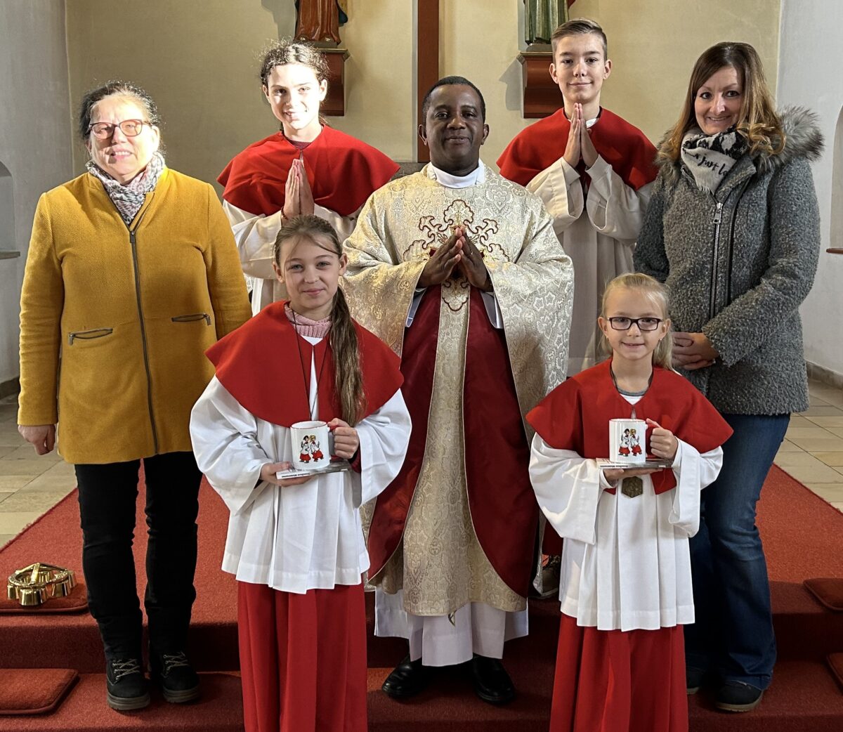Neue Unterstützung bei der Feier am Altar