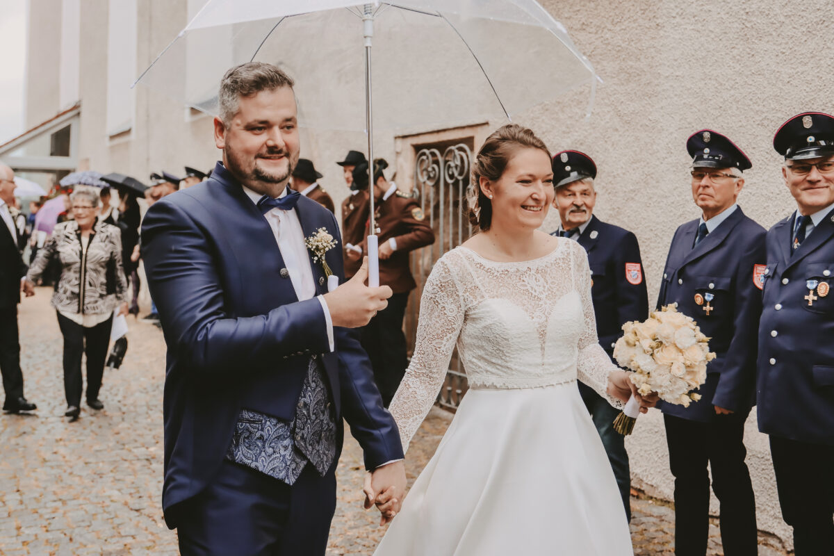 Mit Böllerschüssen ins Eheglück: Barbara und Johannes sagen Ja!