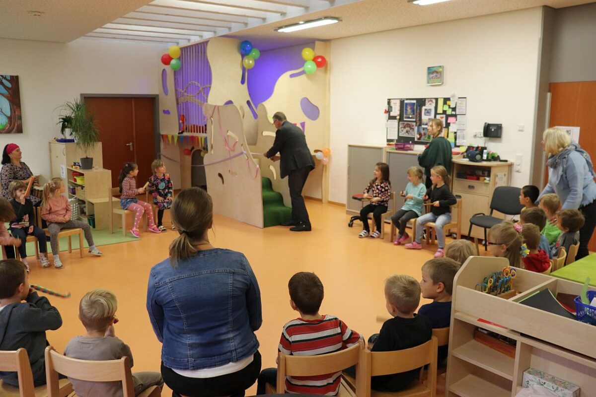 Neues Spielhaus für die Schlauen Füchse