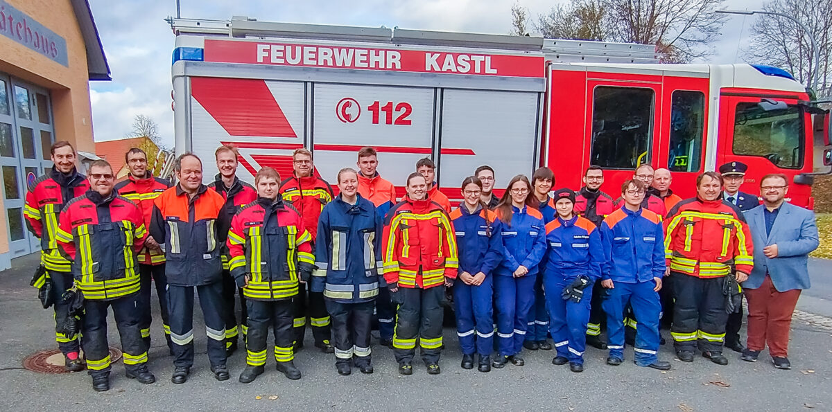 Erfolgreiche Absolventen der Feuerwehr machen Gemeinde stolz