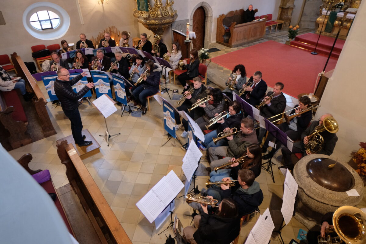 Einführung des neuen Vorstandsgremiums und Ehrungen beim Flosser Posaunenchor
