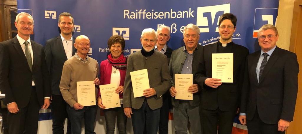 Raiffeisenbank Floß/Flossenbürg ehrt langjährige Mitglieder