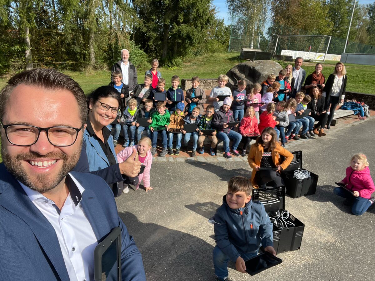 Tschüss Kreidetafeln – Grundschule Falkenberg mit digitalem Profil