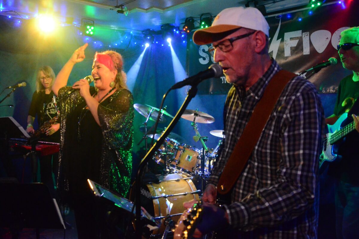 „Steely Five“ verzaubern die „Live Stage“