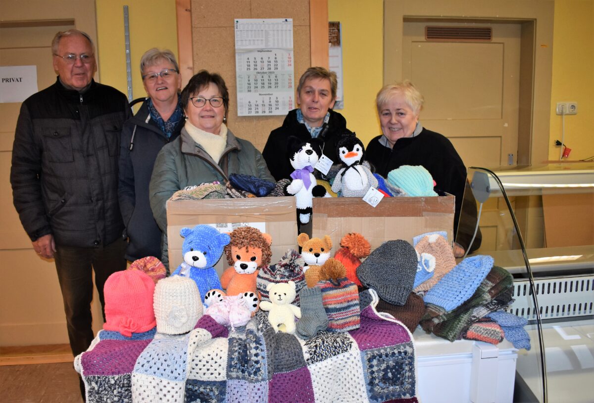 „Bärenstarke“ Strickspenden für den Bürgerladen Grafenwöhr