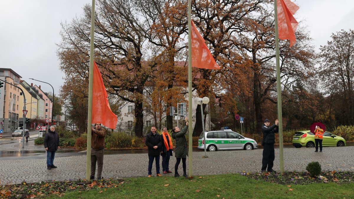 „Orange Day“ in Weiden – Internationaler Tag gegen Gewalt an Frauen und Mädchen