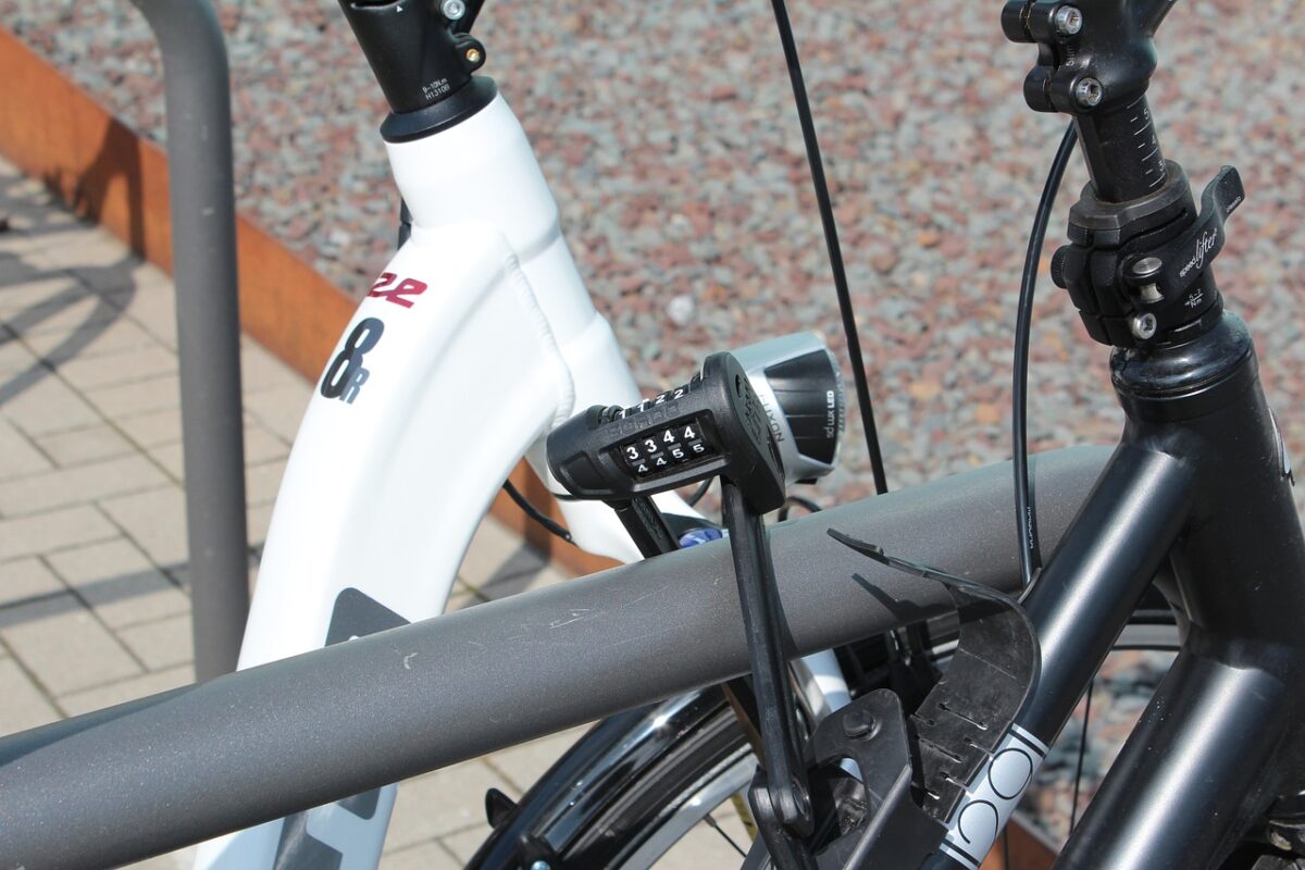 Trotz Zahlenschloss: Hochwertiges E-Bike gestohlen