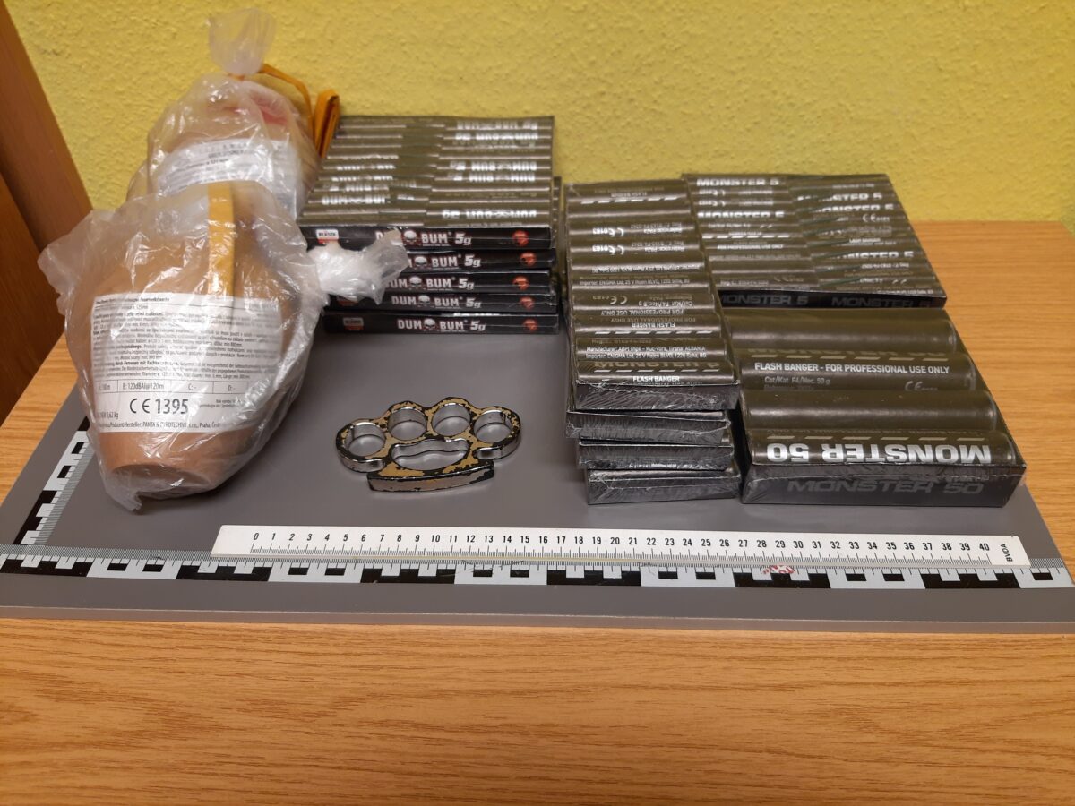 Gefährlicher Schmuggel: Bundespolizei stellt Böller und Kugelbomben sicher