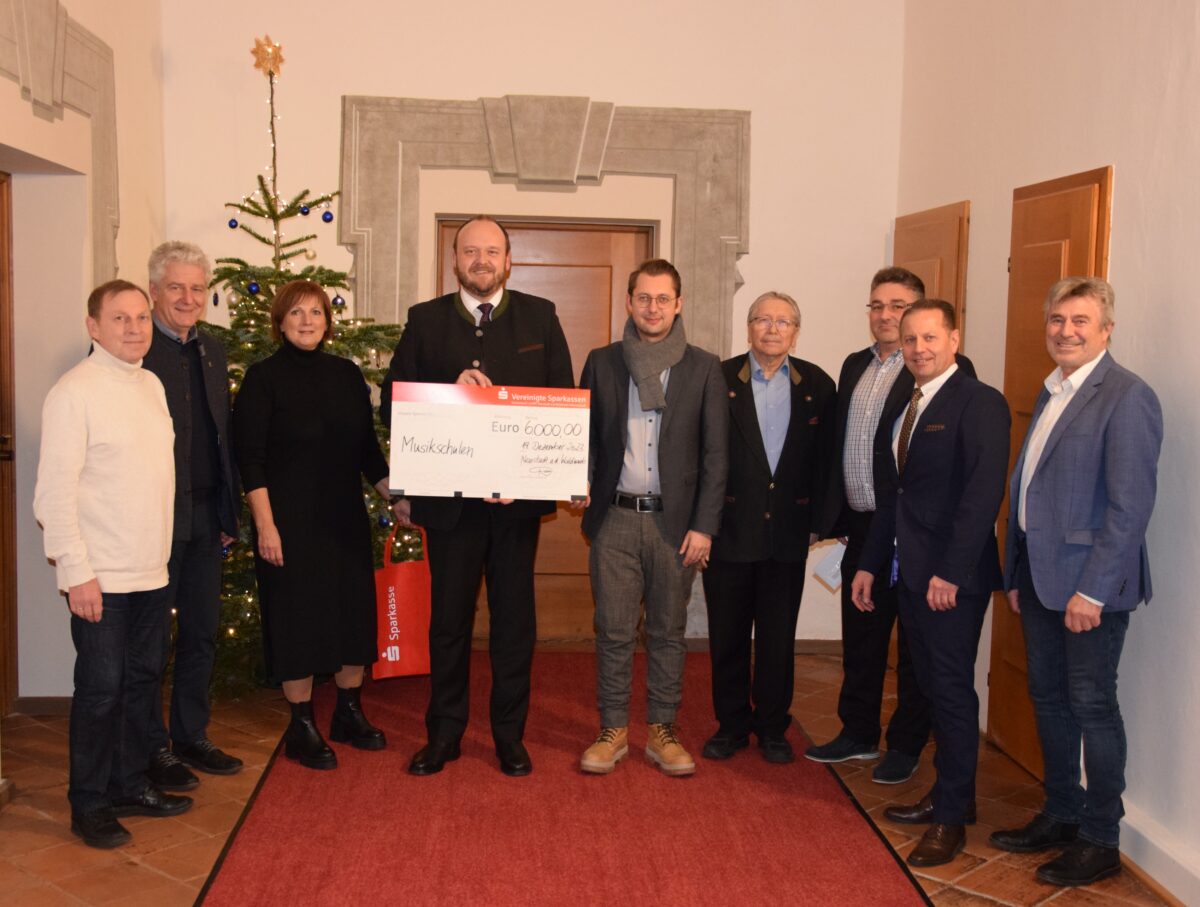 Sparkasse und Landrat spenden 12.500 Euro an lokale Organisationen