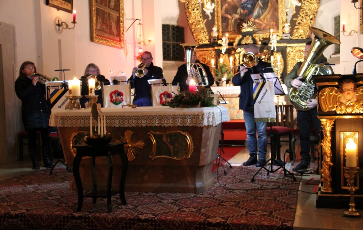 Altbayerisches Adventssingen in der Wallfahrtskirche Sankt Quirin
