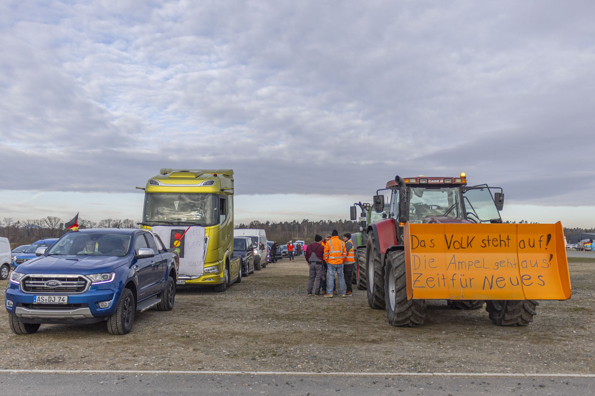 Die „andere Demo“ am neuen Festplatz: 150 Zuhörer, 5 Redner