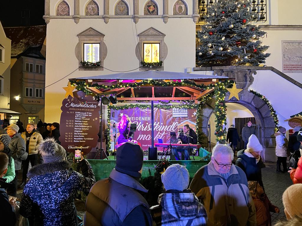 Stimmungsvolle Musik am Christkindlmarkt in Weiden