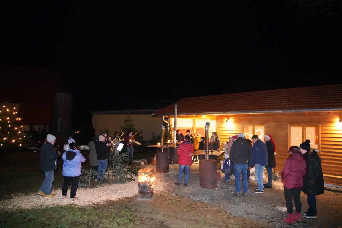 Viel Adventsfreude am neuen „Spielberger Dorfheisl“