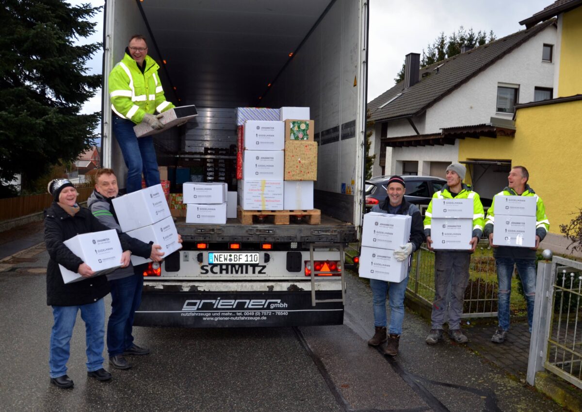 Weihnachtstrucker-Aktion: Theaterverein Waidhaus sammelt 106 Pakete für Kinder