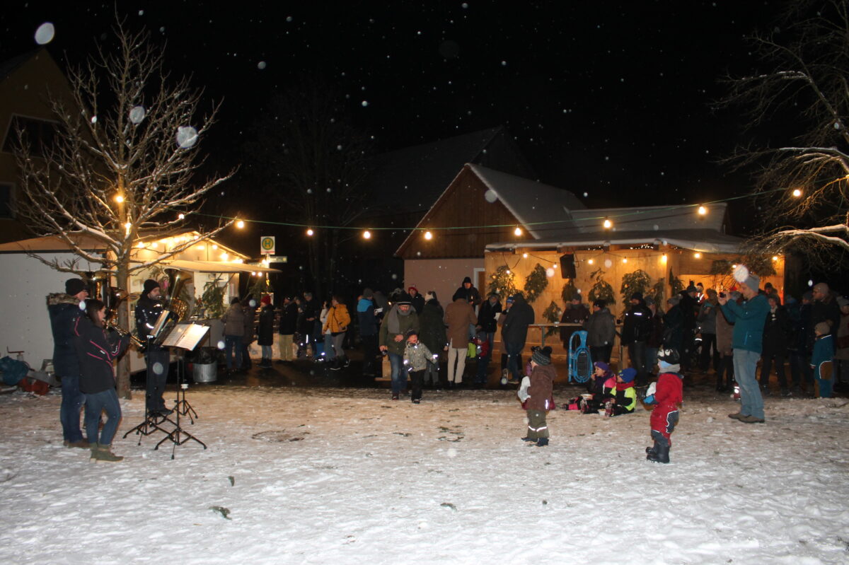 Gulaschsuppe, Glühwein, Nikolaus und Neuschnee