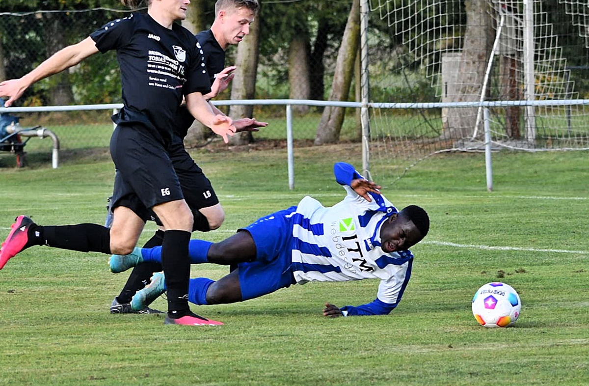 Simon Fritsch und Eric Atta Opoku sollen dem TSV Pressath weiterhelfen