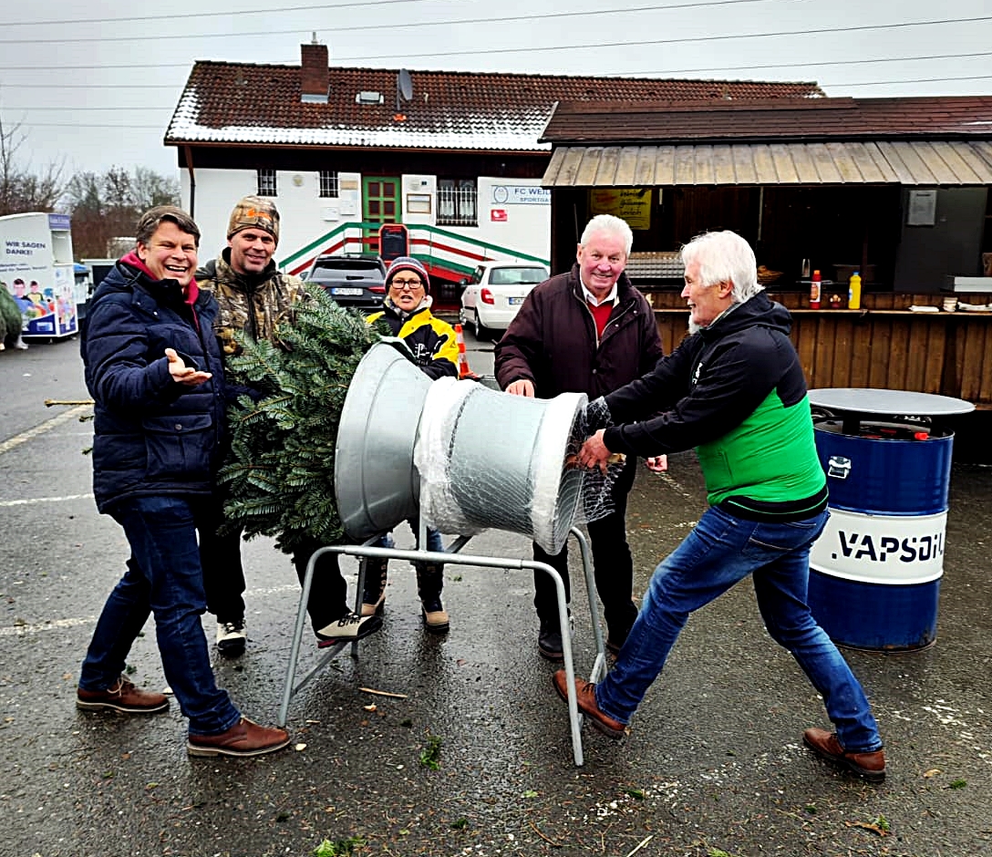 Weihnachtsbaumverkauf des FC Weiden-Ost Fördervereins erfolgreich