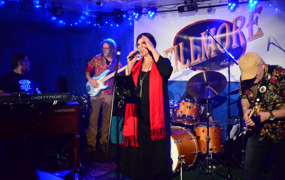 „Fillmore“ sorgen auf der „Live Stage“ für rockig-groovigen Unterbau