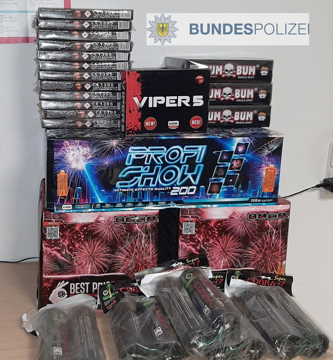 Nicht weihnachtlich, sondern illegal – Waffen und Pyro-Schmuggel über die Feiertage