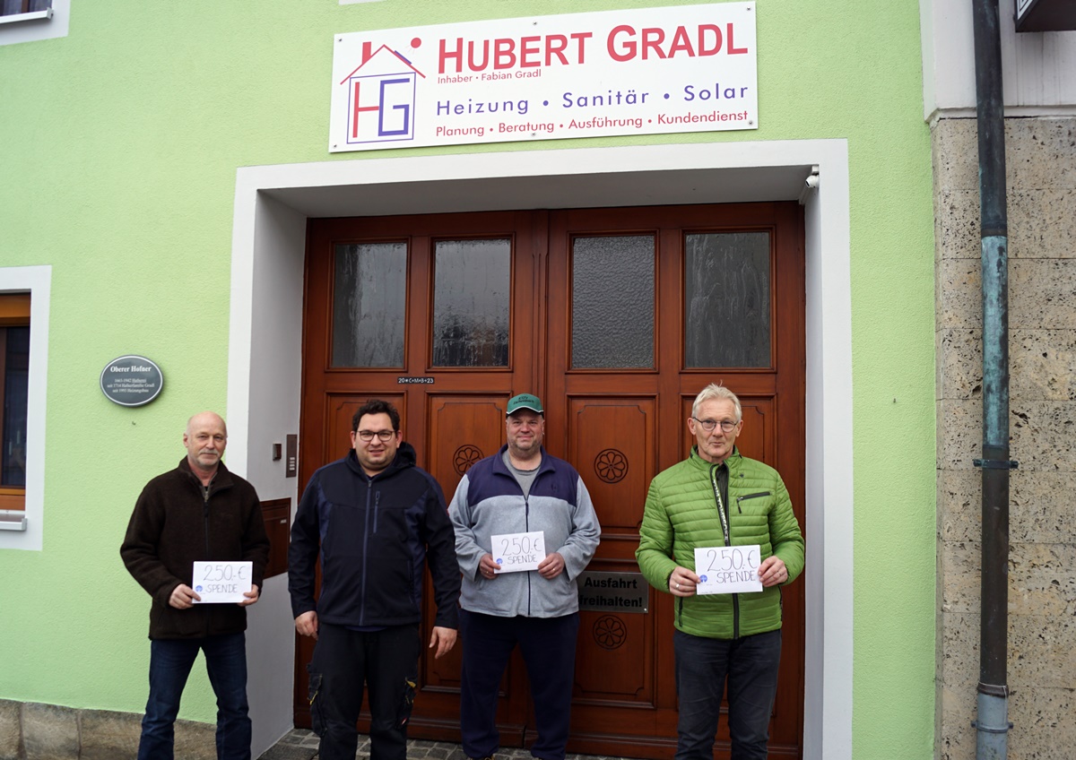 Spendenübergabe der Firma Heizungsbau Gradl