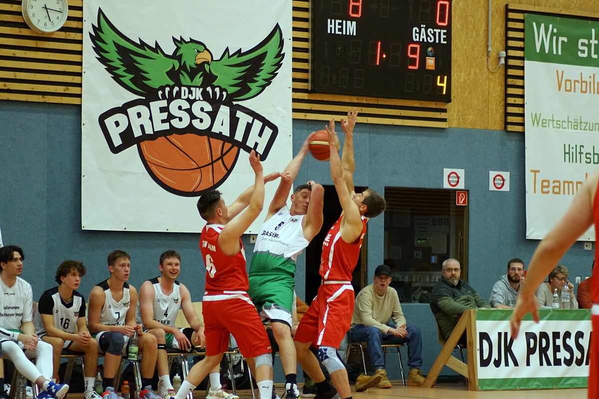 Basketballer der DJK Pressath feiern Arbeitssieg gegen den ASV Cham