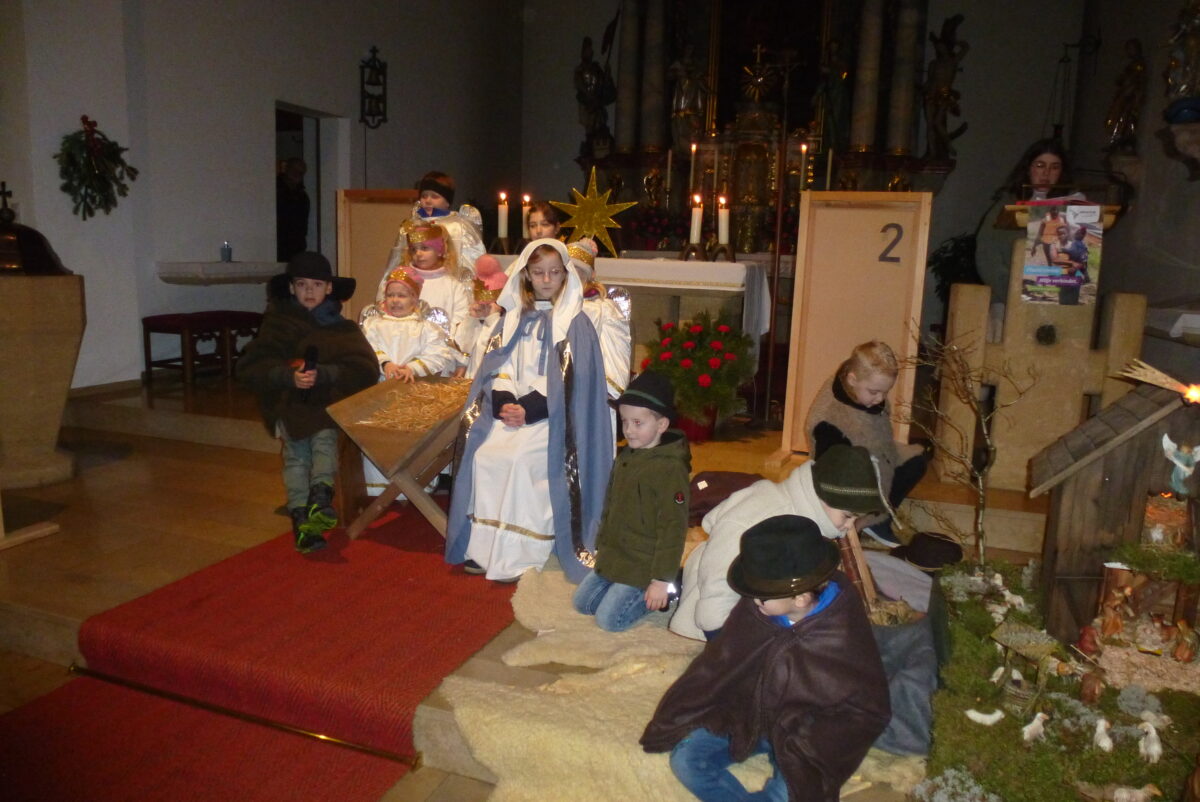 Massenandrang zur Kinderandacht in Kaltenbrunn
